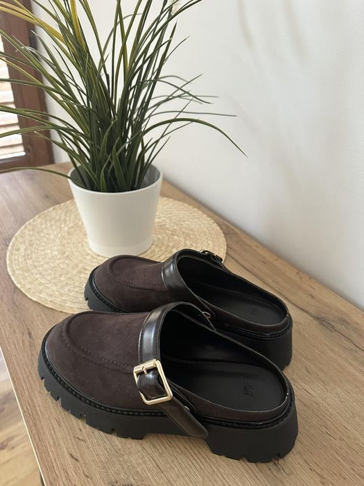 Затворени чехли H&M