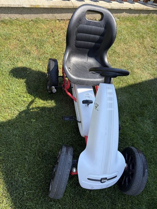 Kart cu pedale pentru copii