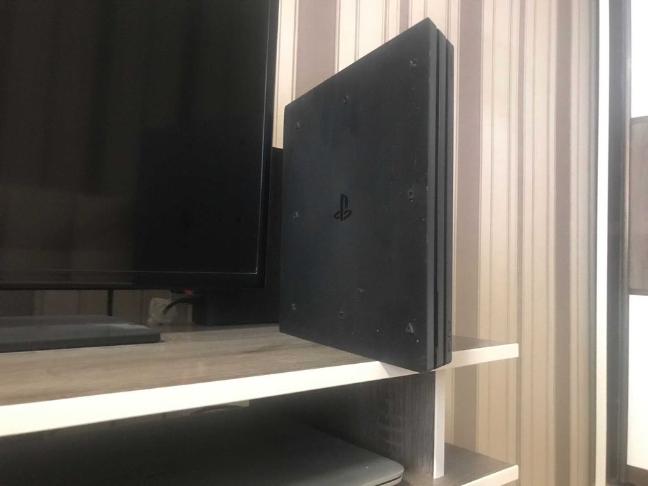 Playstation 4 Pro 1TB +50 игр