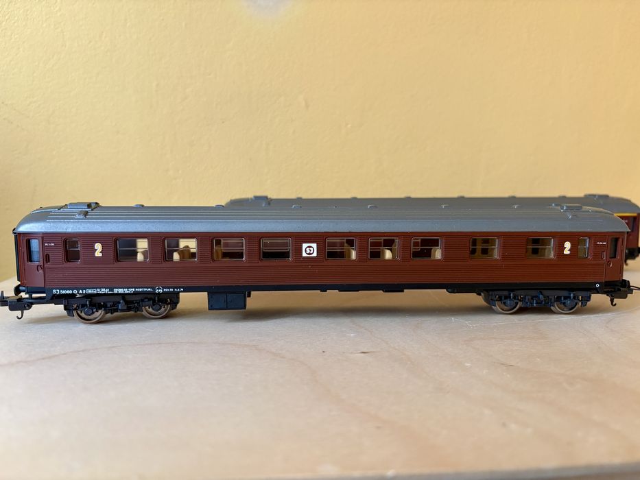 Комплект пътнически вагони LIMA мащаб HO (1:87) влак piko