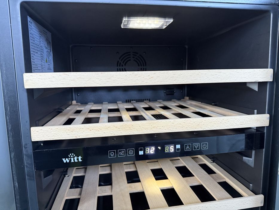 Малка хладилна  витрина с вентилатор  2 температурни нива