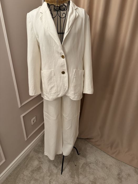 Бял костюм Zara дънков , сако и панталон