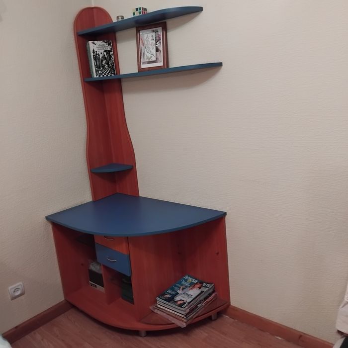 Тумбочка с полочками