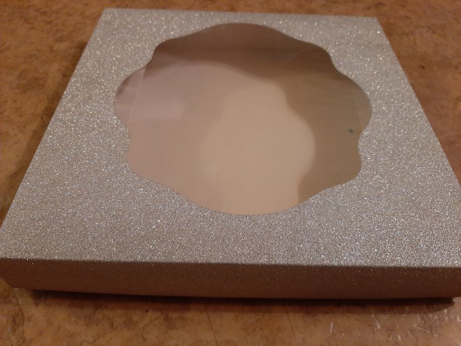 Продам коробки для упаковки подарков