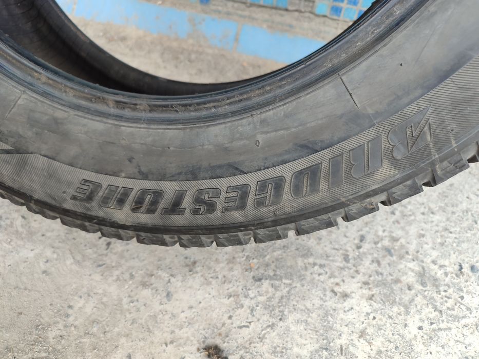 2 зимние резины 215/60R17
