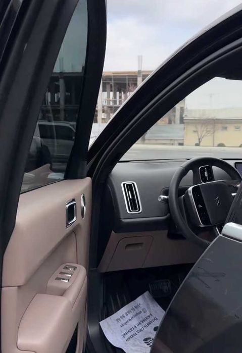 L7 Ultra 2025г! Черный / Коричневый салон! 4 тыс км пробега! Чистая!