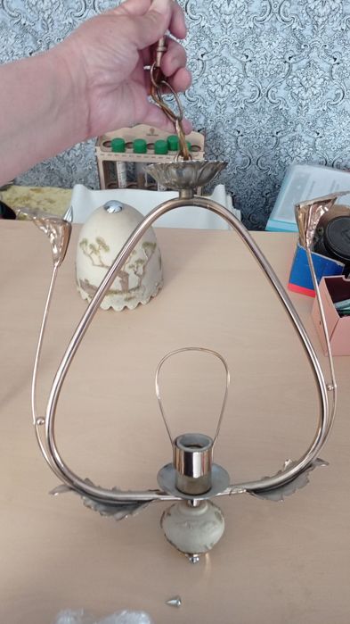 Продам  люстры срочно