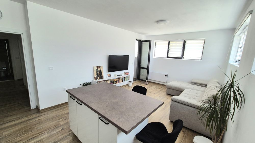 Соб. продава 3ст.апартамент+паркомясто между Виница и Св.Конст. и Ел.