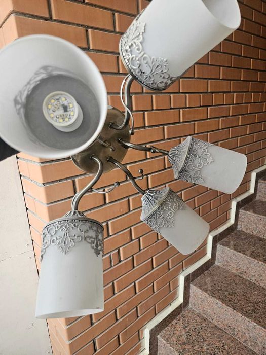 Продается люстра б/у