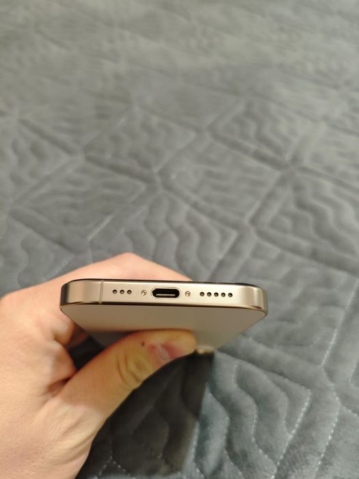 продам айфон 16 про