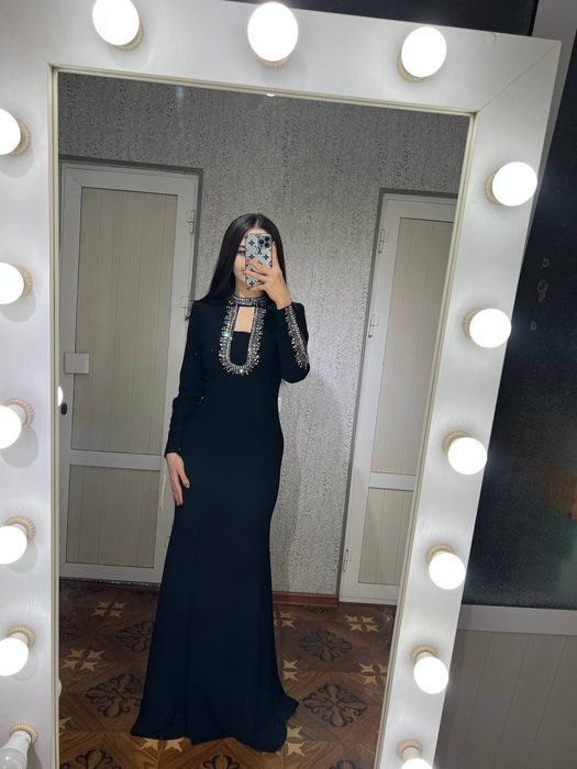Elegant qora ko'ylak .
Sifatli matodan tikilgan, qomatni chiroy