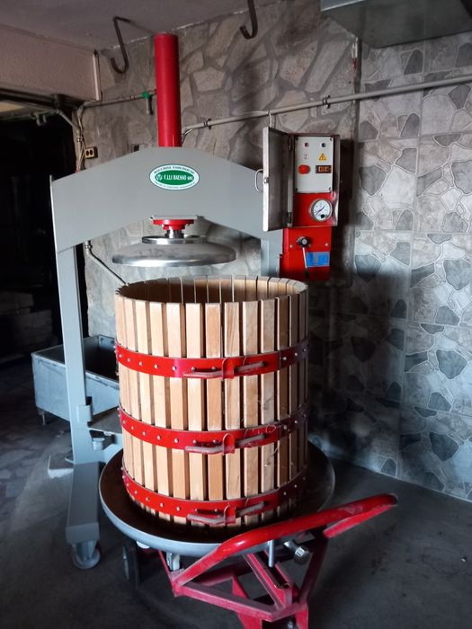 Преса за мачкане на грозде