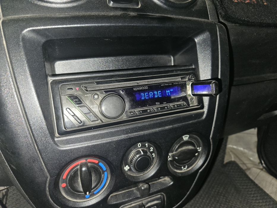 Продам магнитолу в оригинале Kenwood