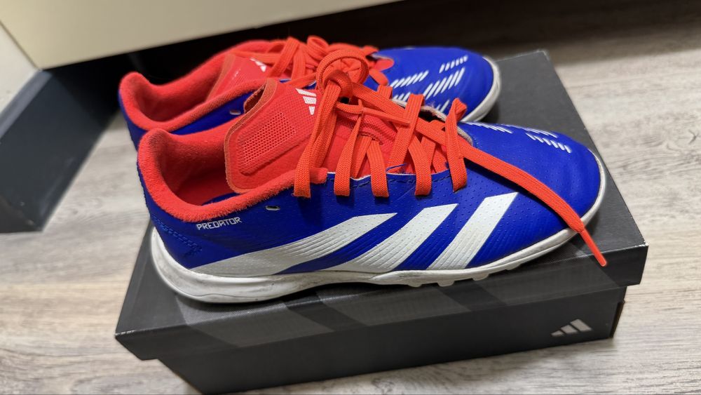 Футбольные бутсы (сороконожки)