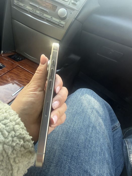 iphone 15 pro, в отличном состоянии