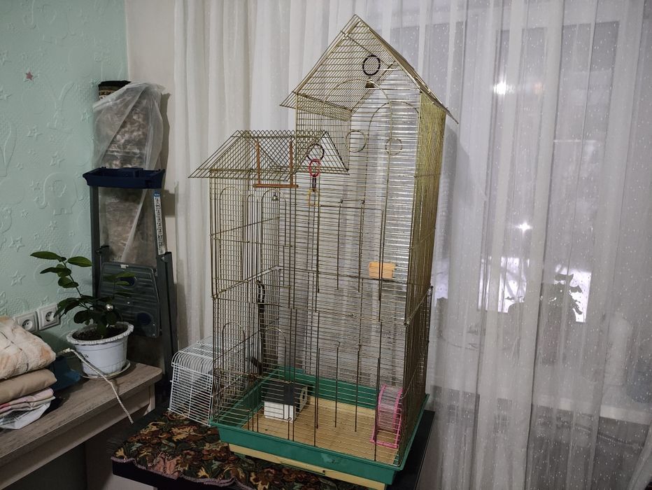 Продам клетку для попугаев
