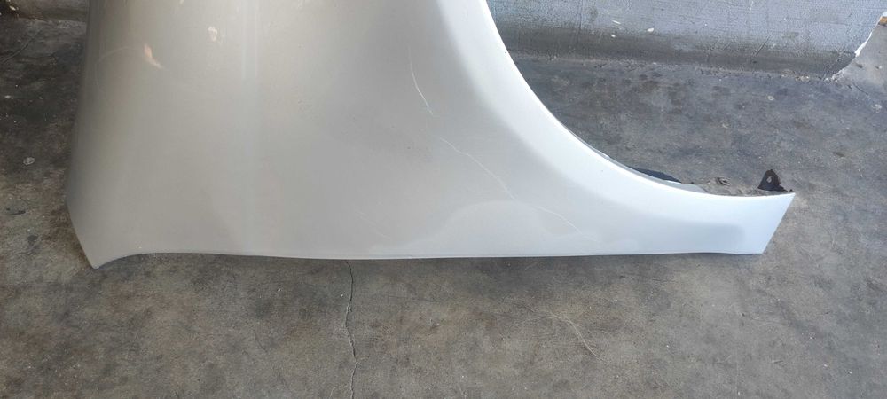 Aripa dreapta fata volkswagen vw jetta an 2007 cu usoare urme de rugina cod culoare LA7W
