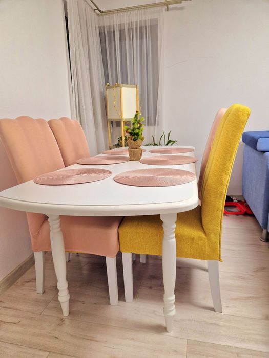 Masa, scaune, 6 huse roz pal 6 naporne roz pal