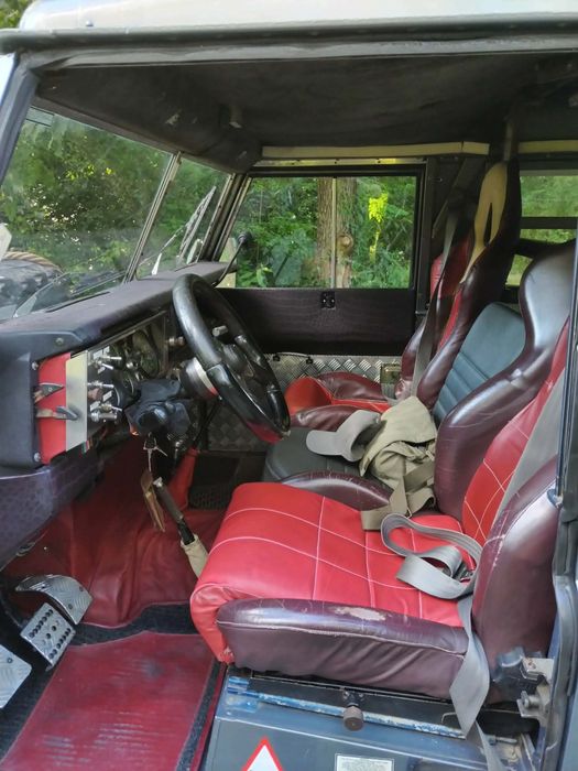 Land Rover (Defender)