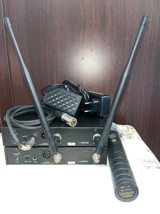Set microfon wireless LD Systems WS100-R UHF PLL cu 1 Microfon si 2 Receptoare