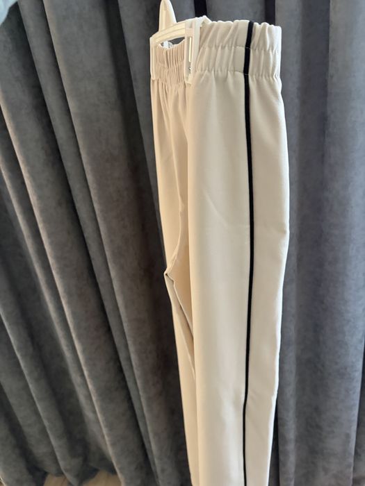 Дънки и панталони Zara Mango
