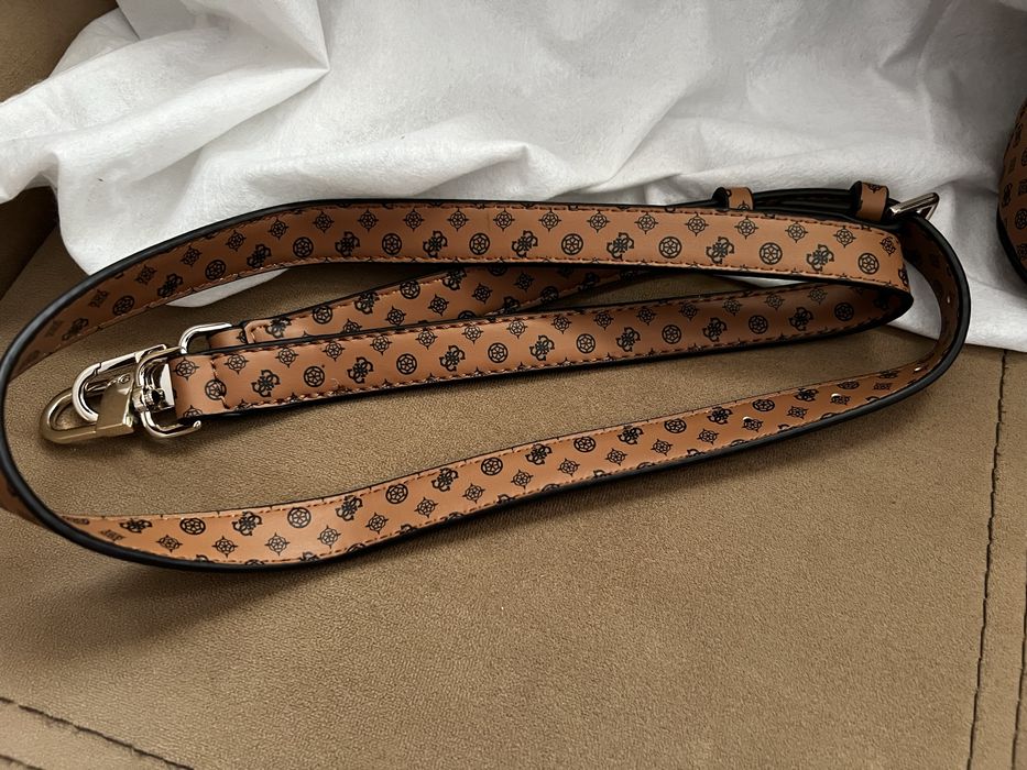 Дамска чанта Guess