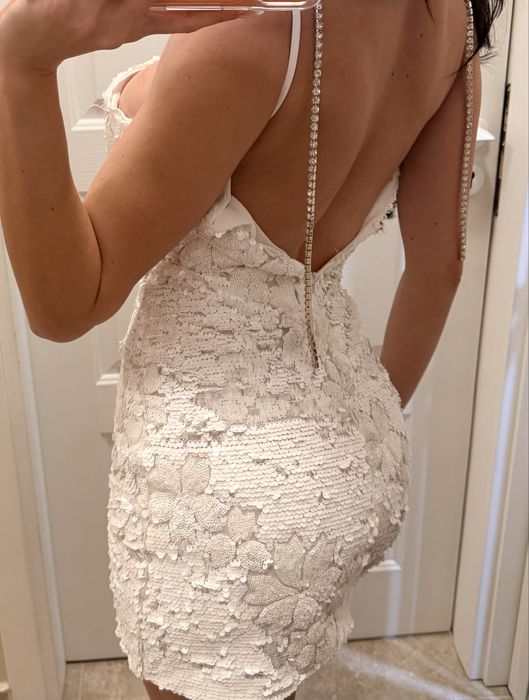 Бяла рокля с пайети