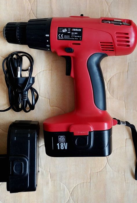 Акумулаторен винтоверт с две батерии и зарядно устройство