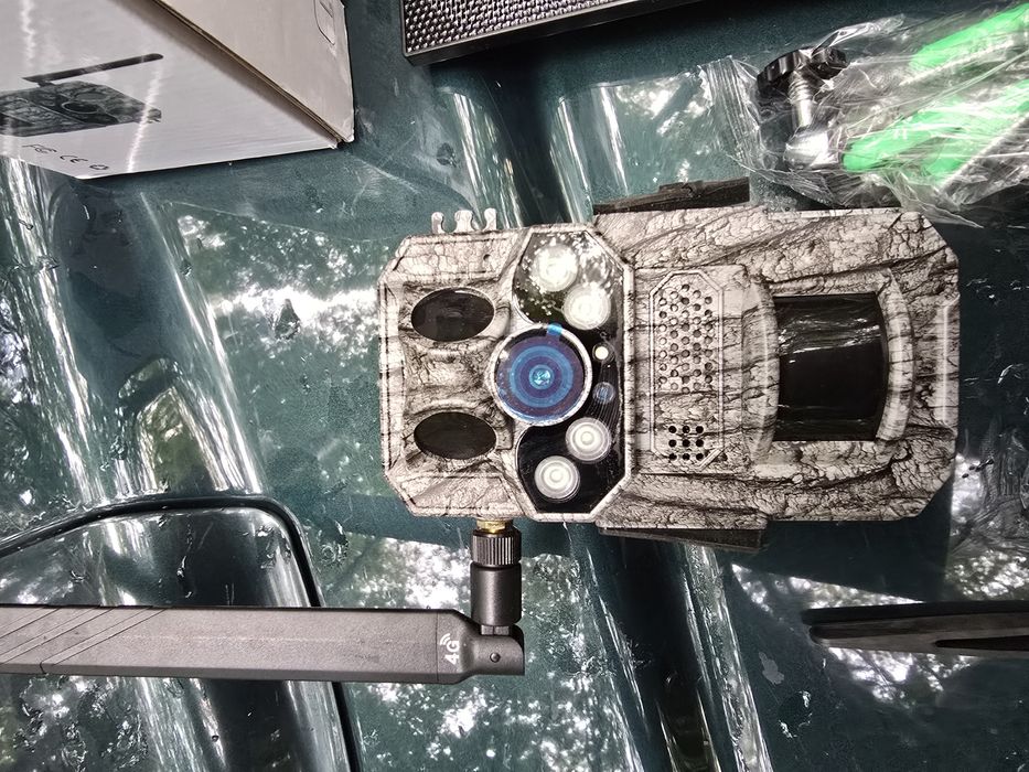 Camera vanatoare/stupi/cabana 4g live cu panou solar