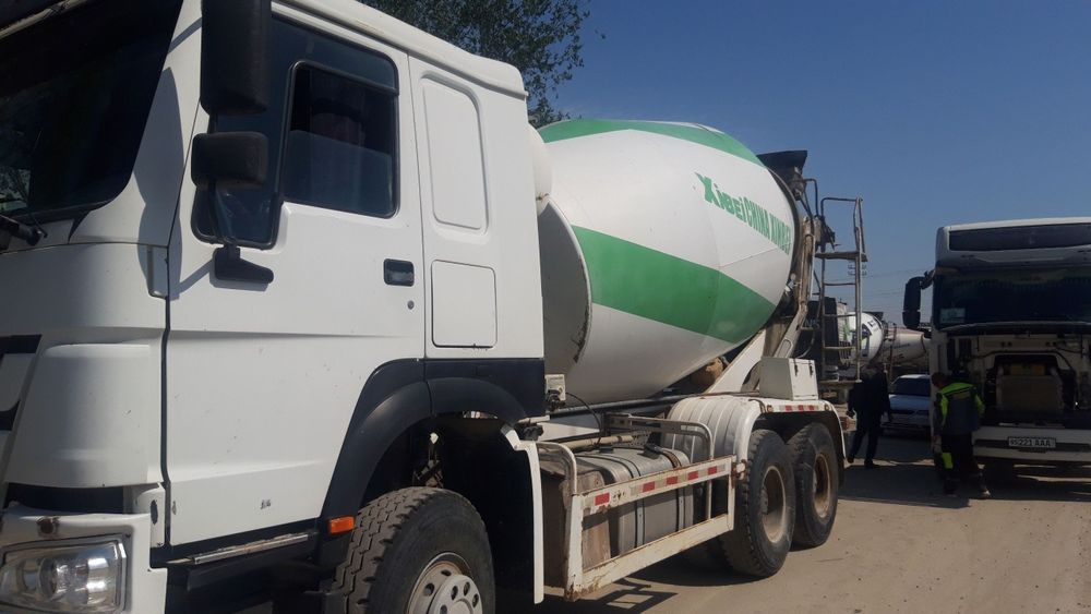 Продаётся  бетон миксер HOWO