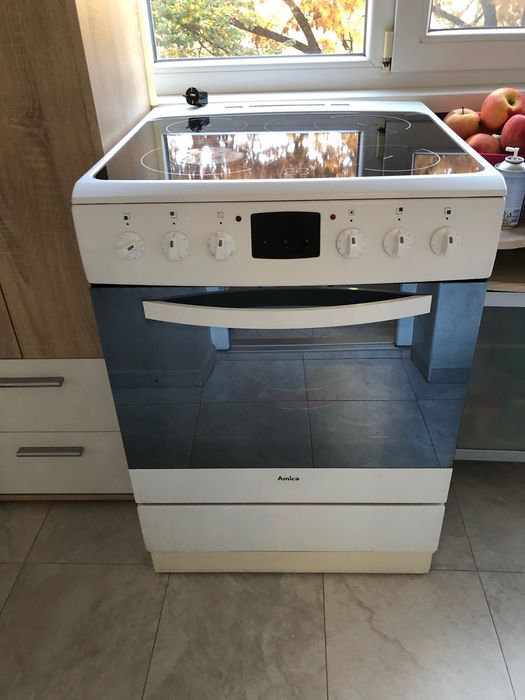 Продавам готварска печка AMICA