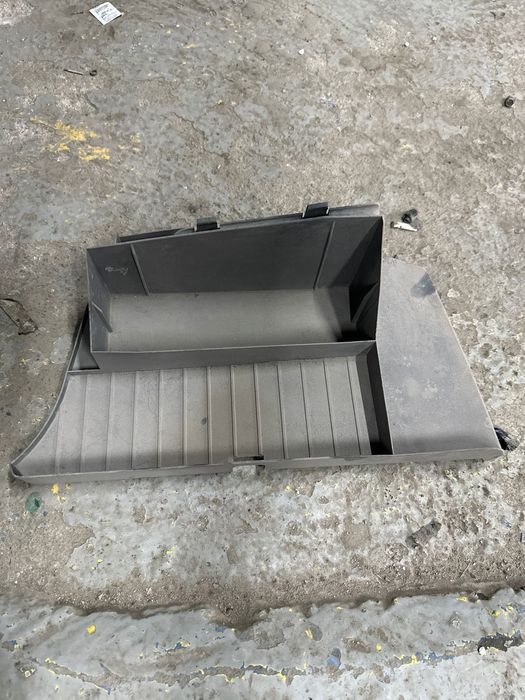 Крышка аккумулятора BMW E36