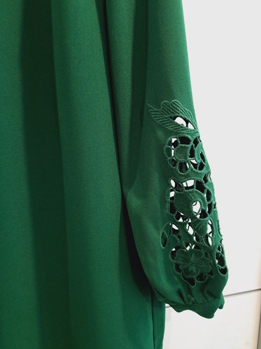 H&M рокля с бродерия на ръкавите р-р С