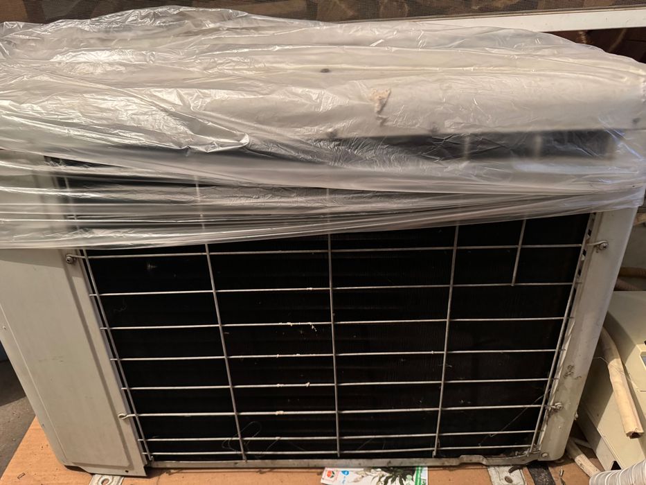 Продавам климатик Osaka RCH-3218NC – работещ, с дистанционно