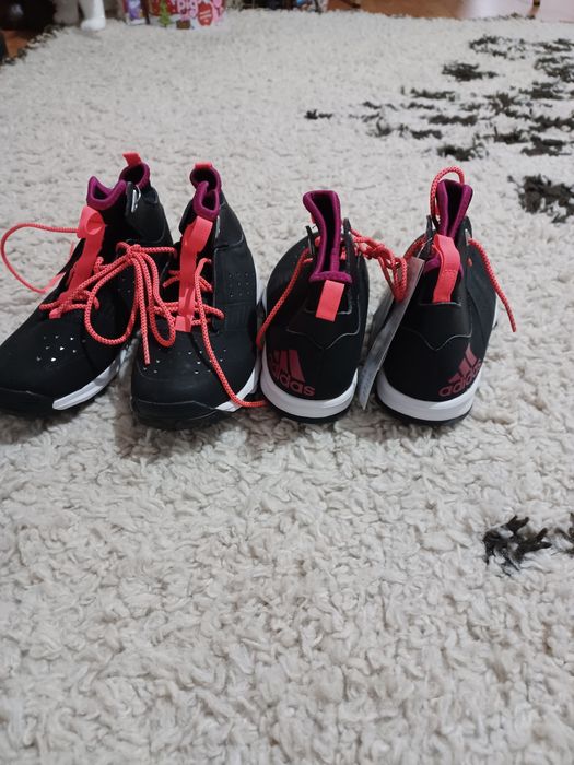 Adidasi si ghete Adidas.
