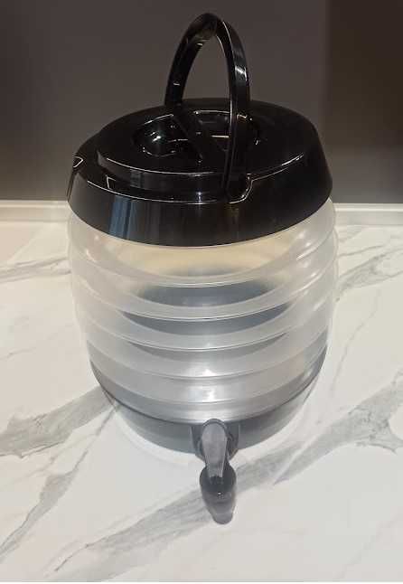 Сгъваем диспенсър с канелка