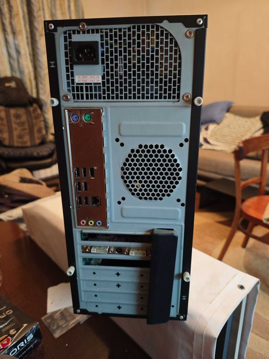 Кейс для компьютера с комплектующими