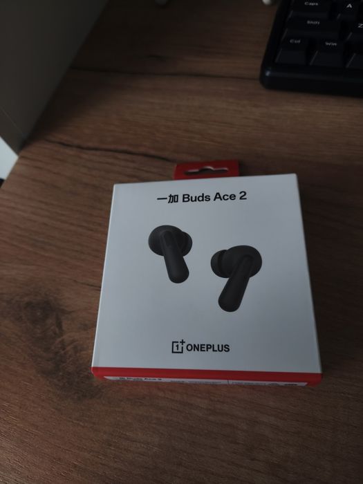 Oneplus buds ace 2 в черном цвете, с чехлом