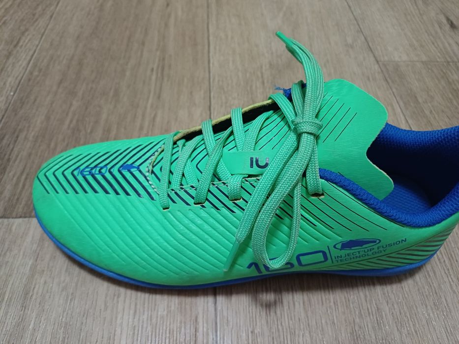 Футбольные бутсы