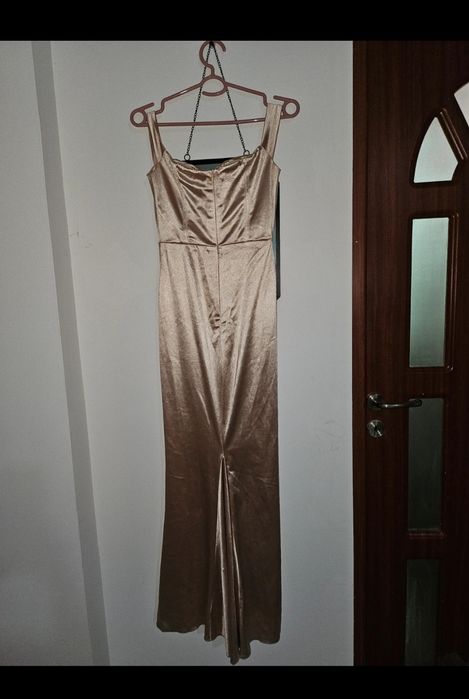 Vând rochie lungă de eveniment