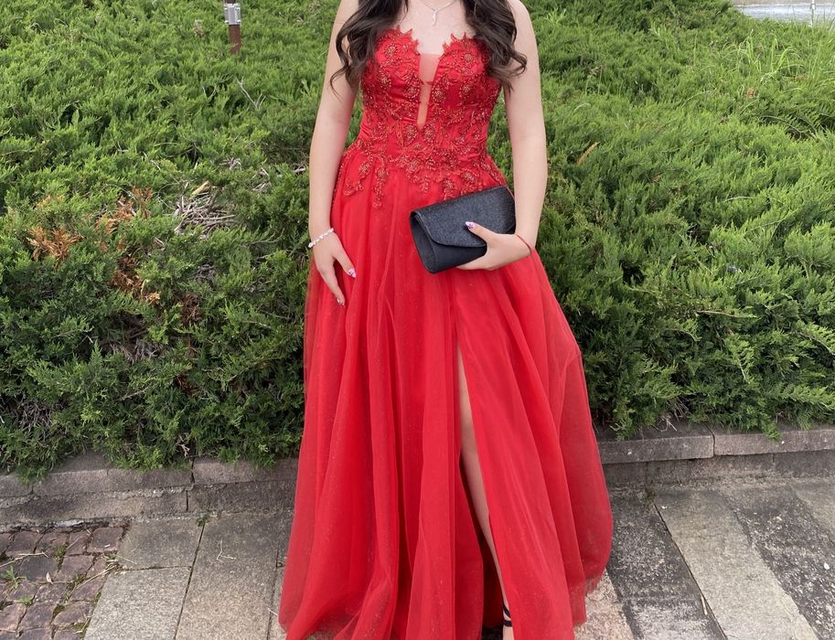 Абитуриенска рокля