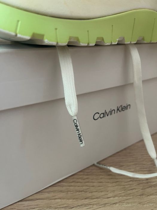 Обувки , маратонки