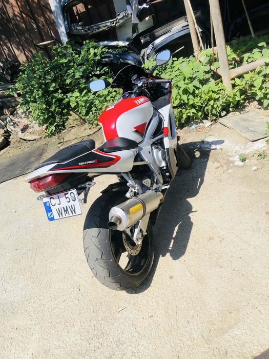 Vând Yamaha R6, an fabricație 2002, motocicletă sport legendară, foarte agilă și puternică. Ideală pentru pasionații de viteză și adrenalină.