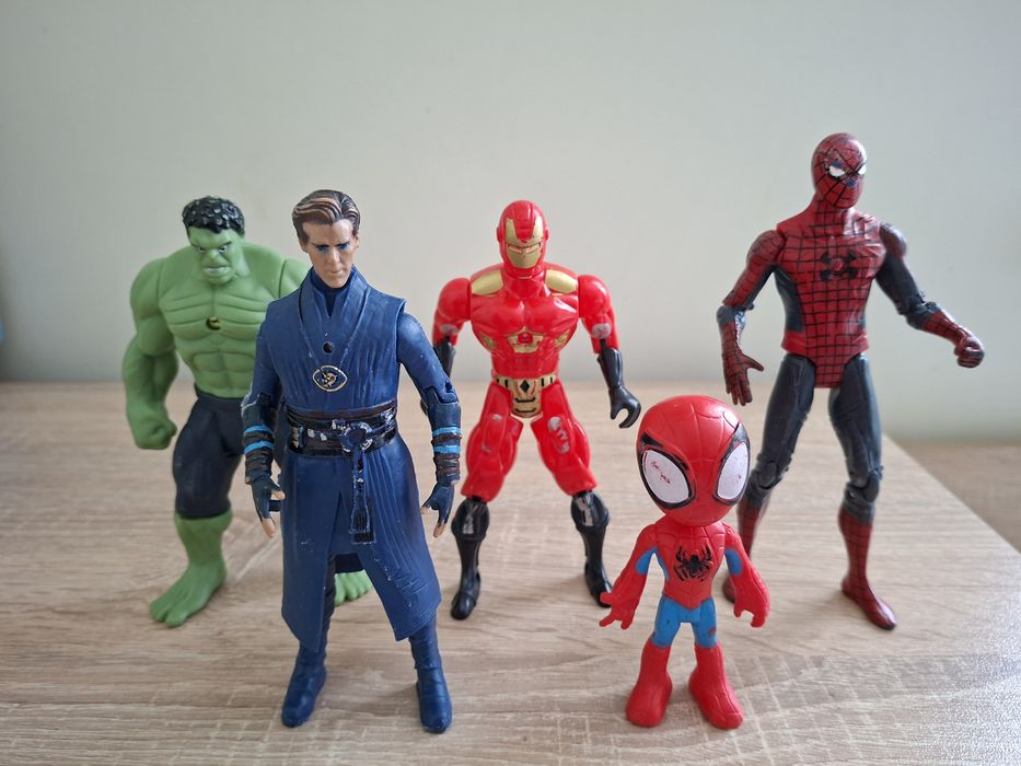 Лот фигурки на супергерои