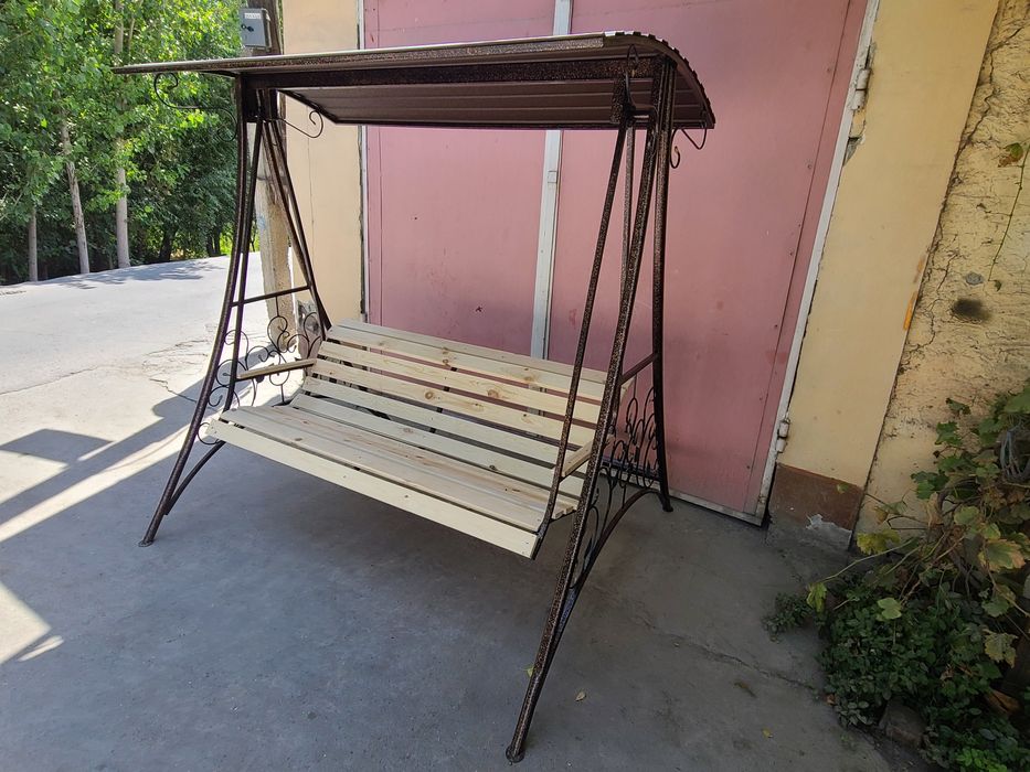 Качели. Скамейке