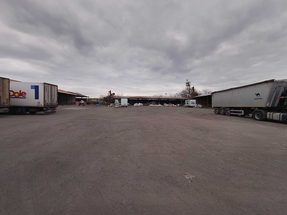 Дава се под наем Промишлена сграда в Бургас, Долно Езерово - 2400 кв.м за 2393.43 € - Снимка #11