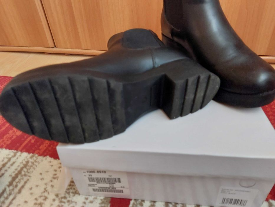 Ghete Chelsea negre