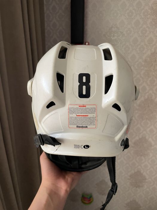 Хоккейный шлем