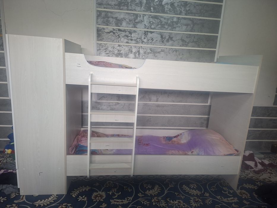 Двух яросная кровать