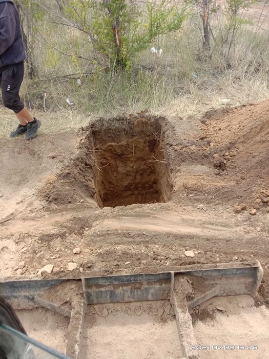 Мини-экскаватор. Опытный экскаваторщик. Павлодарская область